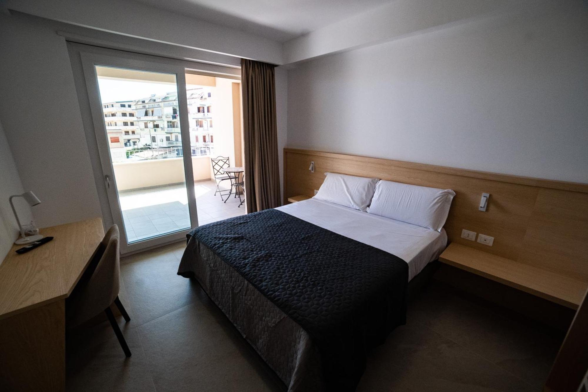 Middle Town Palace Tropea Luaran gambar